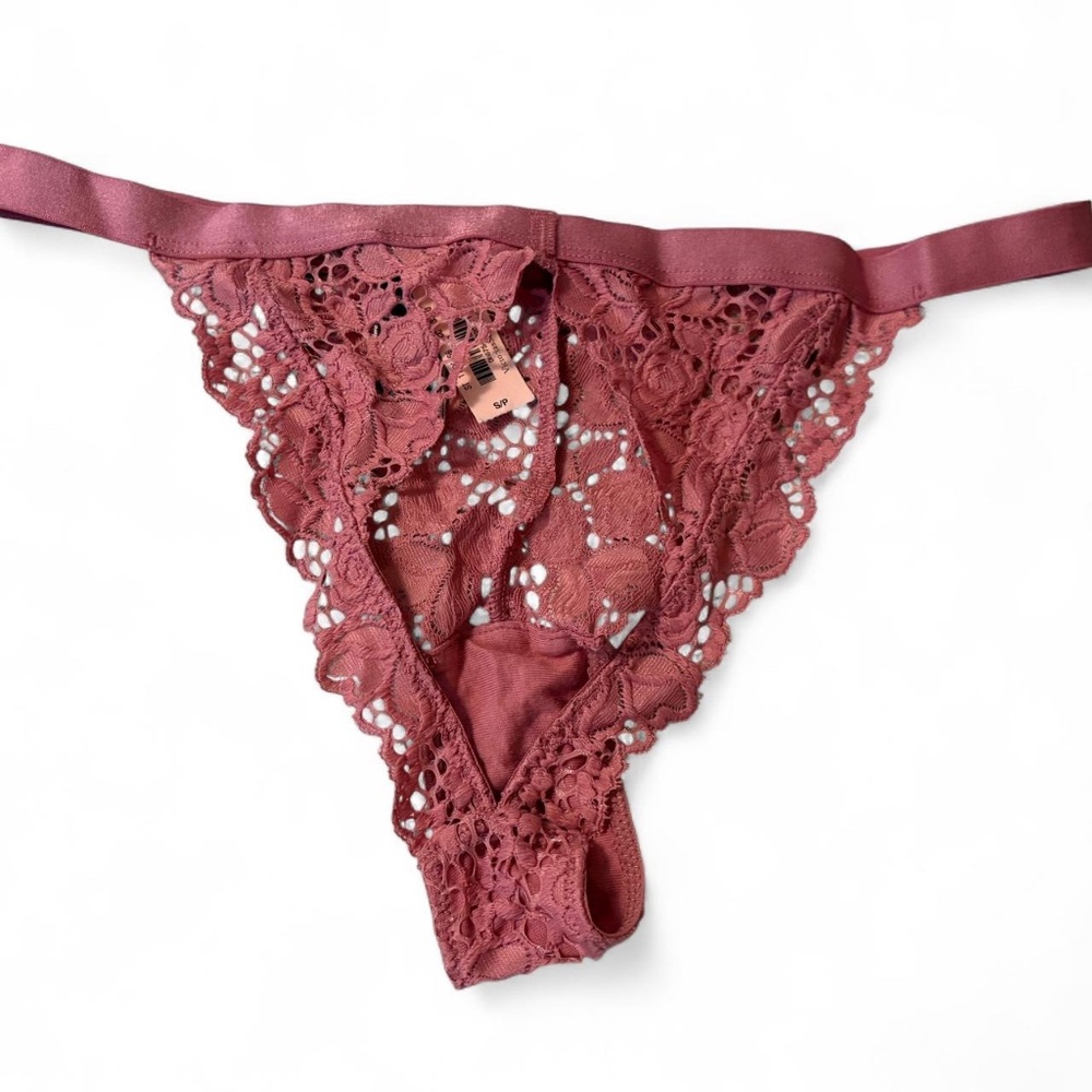 Peek-a-boo lace panty